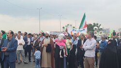 مراسم راهپیمایی ۲۲ بهمن در کنار سواحل خلیج‌ فارس آغاز شد