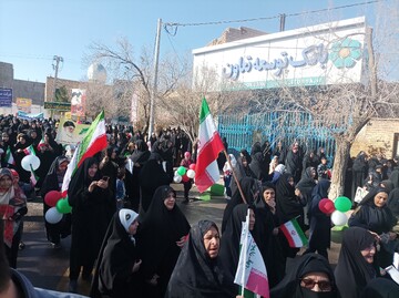 حضور پرشور مردم اردستان در راهپیمایی ‌۲۲ بهمن