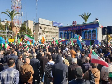 نمایی از حضور باشکوه مردم رشت در راهپیمایی ۲۲ بهمن