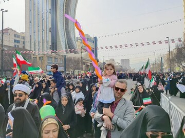 نشاط و شادمانی مشهدی ها در سالروز جشن باشکوه انقلاب