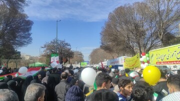 حضور پرشور مردم تبریز در آغازین ساعات راهپیمایی ۲۲ بهمن