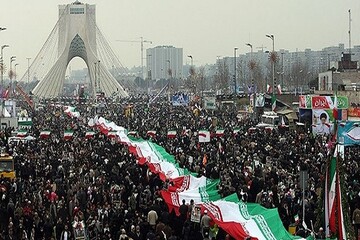 Iranians hold nationwide rallies to mark Islamic Rev. anniv.