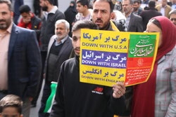 انقلاب اسلامی به مردم هویت و عزت نفس داده است/تشکر از مردم