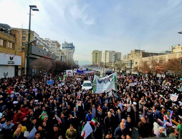 حضور پرشور دهه نودی و هشتادی ها در راهپیمایی ۲۲ بهمن مشهد