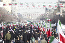 حضور آگاهانه در راهپیمایی ۲۲ بهمن، نماد جامعه مدنی است