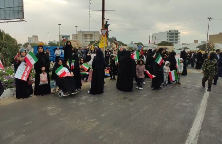 Buşehr halkı yağmura rağmen 11 Şubat Yürüyüşü'ne katıldı Buşehr halkı yağmura rağmen 11 Şubat Yürüyüşü'ne katıldı