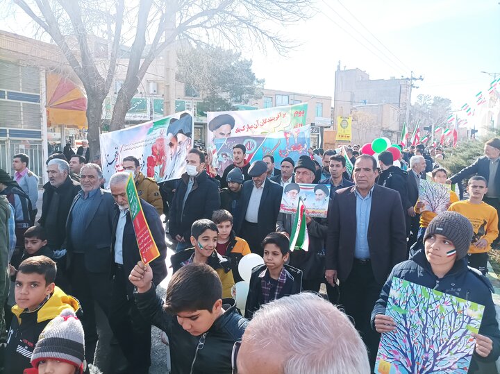 حماسه حضور در اردستان / جشن ۴۵ سالگی انقلاب برپا شد