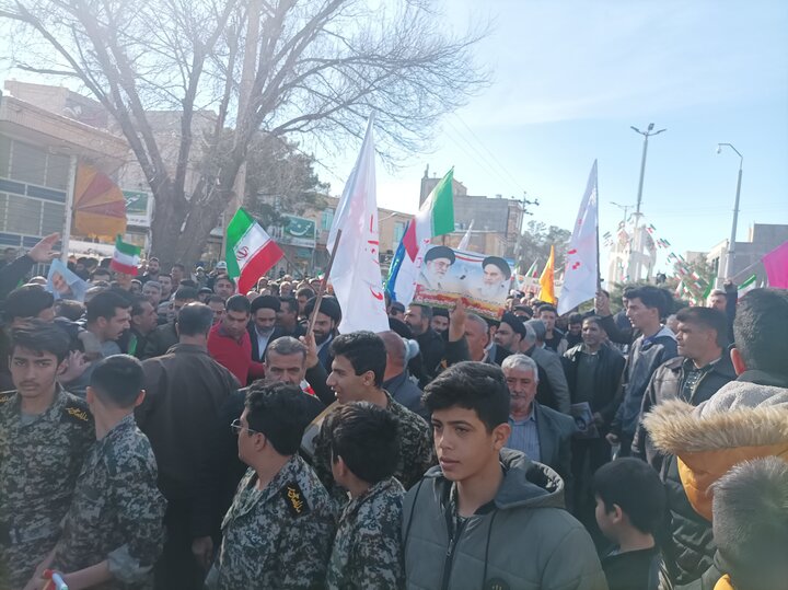 حماسه حضور در اردستان / جشن ۴۵ سالگی انقلاب برپا شد