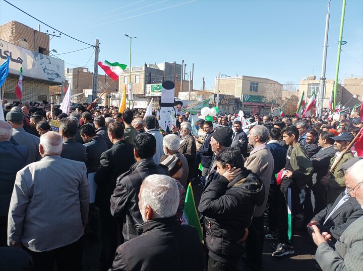 حماسه حضور در اردستان / جشن ۴۵ سالگی انقلاب برپا شد