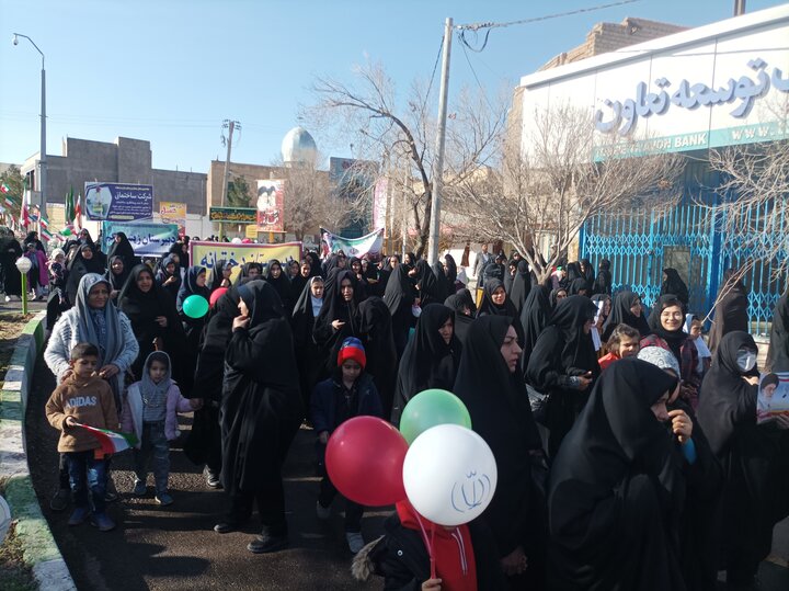 حماسه حضور در اردستان / جشن ۴۵ سالگی انقلاب برپا شد
