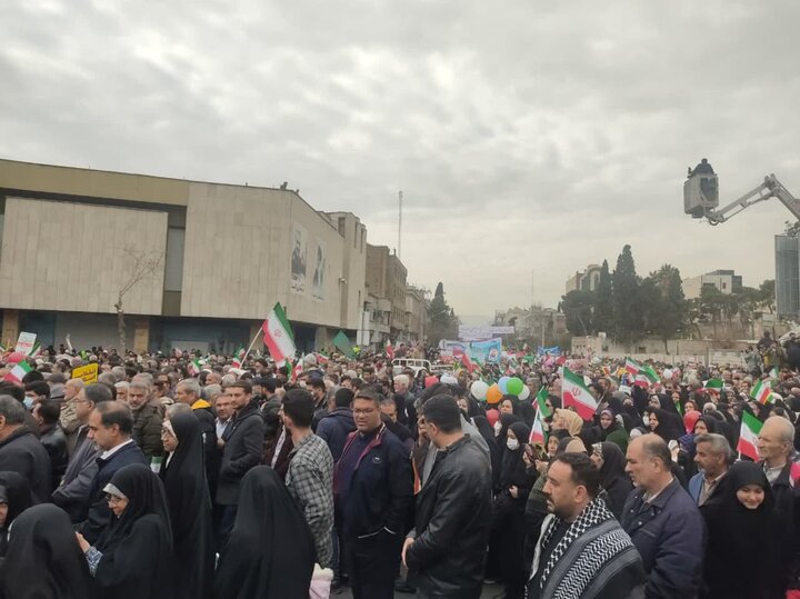 حضور با شکوه مردم شیراز در راهپیمایی ۲۲ بهمن