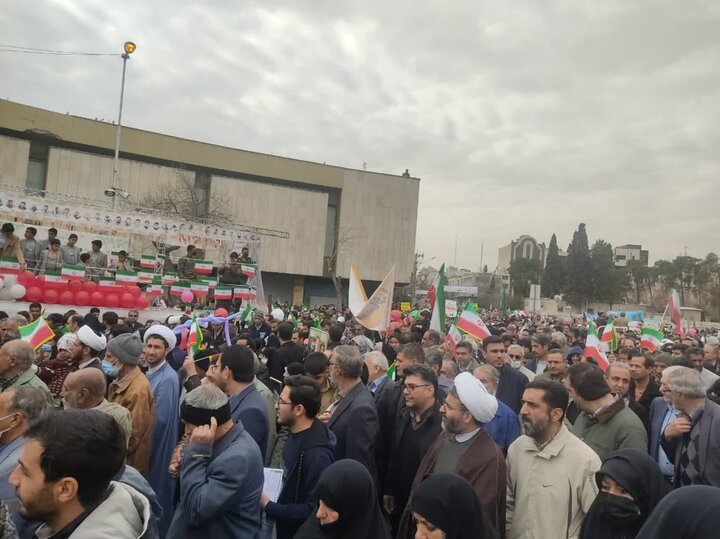 حضور با شکوه مردم شیراز در راهپیمایی ۲۲ بهمن