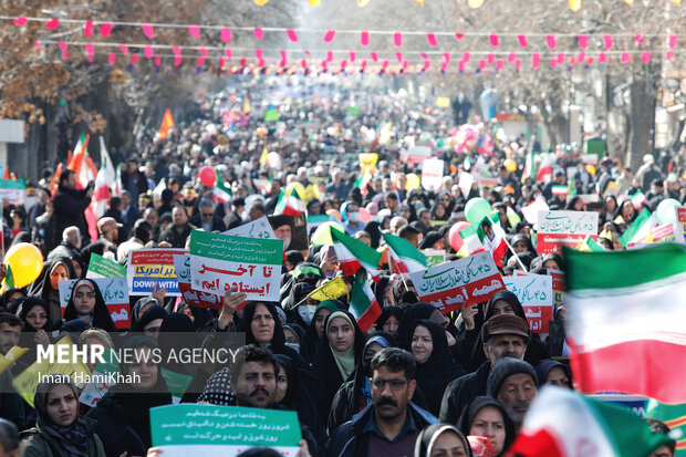 ہمدان میں 22 بہمن کی مناسبت سے عظيم الشان ریلی
