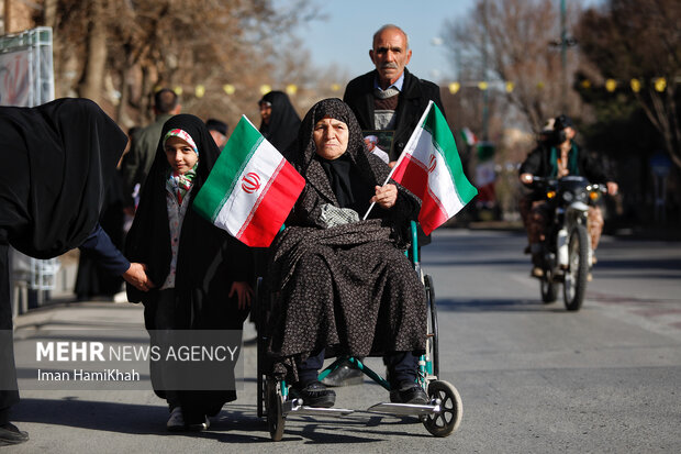 ۲۲ بهمن؛ روزی به بلندای تاریخ/ همدانی ها پای کار انقلاب می مانند