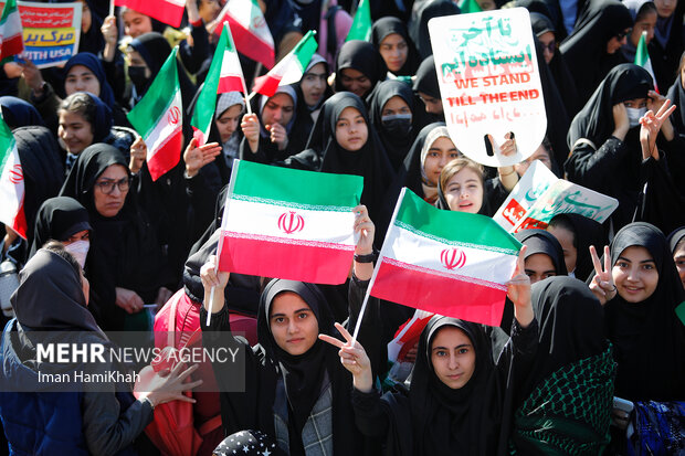 ۲۲ بهمن؛ روزی به بلندای تاریخ/ همدانی ها پای کار انقلاب می مانند