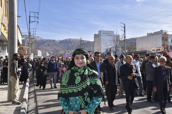 تصاویری از حضور پرشور عشایر ایلام در راهپیمایی ۲۲ بهمن