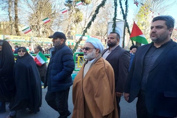 حضور یک نفر بیشتر در راهپیمایی ۲۲ بهمن موجب یأس کامل دشمن می‌شود 