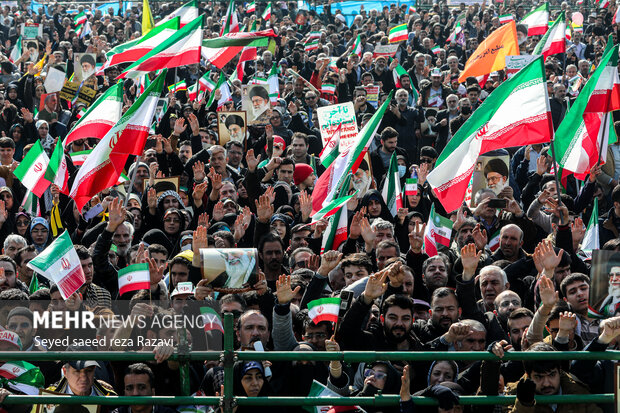 مراسم راهپیمایی چهل‌وپنجمین سالروز پیروزی شکوهمند انقلاب اسلامی ایران صبح امروز یکشنبه ۲۲ بهمن ۱۴۰۲ همزمان در تهران و سراسر کشور با حضور اقشار مختلف مردم برگزار شد.