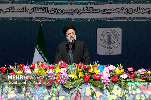 حجت الاسلام سید ابراهیم رئیسی رئیس جمهور صبح امروز یکشنبه ۲۲ بهمن ۱۴۰۲ در جشن چهل‌وپنجمین سالگرد پیروزی شکوهمند انقلاب اسلامی ایران سخنرانی کرد