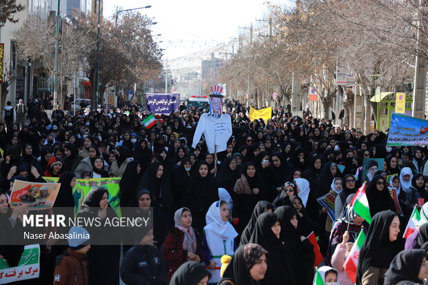 حماسه حضور مردم گروس در راهپیمایی 22 بهمن
