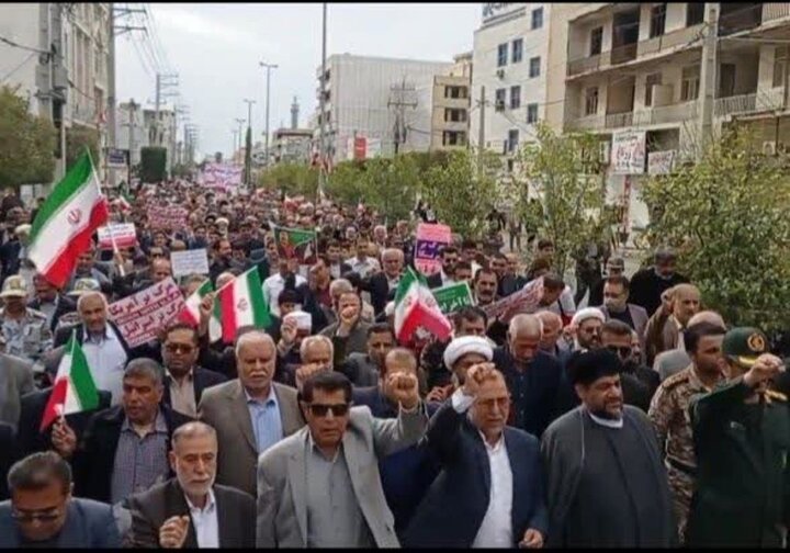 دریادلان گناوه ای ۴۵ سالگی انقلاب را جشن گرفتند