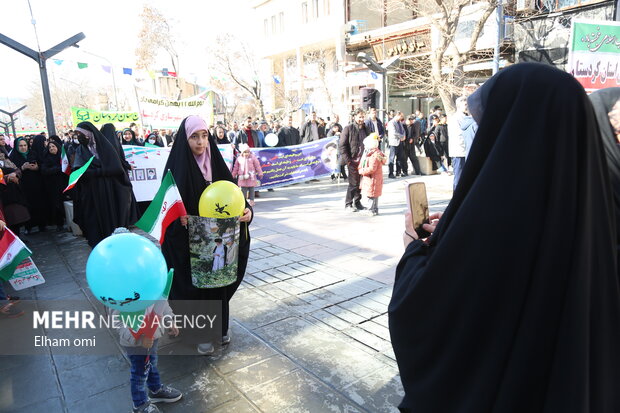 شکوه حضور سنندجی‌ها در راهپیمایی 22 بهمن