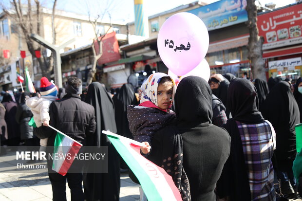 شکوه حضور سنندجی‌ها در راهپیمایی 22 بهمن