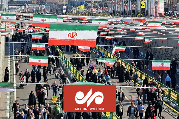 فیلم حضور پر شور مردم در راهپیمایی ۲۲ بهمن در خیابان آزادی تهران