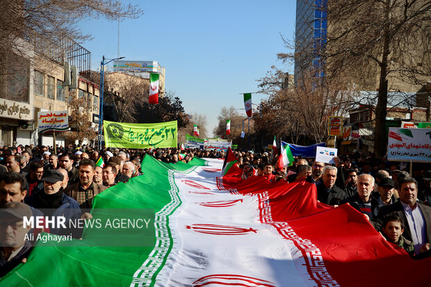 حضور پرشور مردم ارومیه در راهپیمایی ۲۲ بهمن