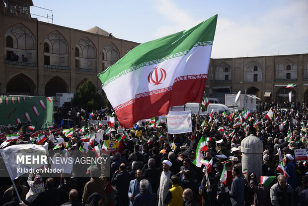 راهپیمایی ۲۲ بهمن در اصفهان آغاز شد