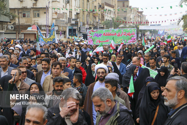 حضور مردم در راهپیمایی ۲۲ بهمن پیام اقتدار انقلاب اسلامی بود