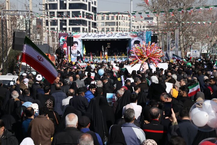 سنگ تمام کرجی ها در جشن پیروزی انقلاب اسلامی