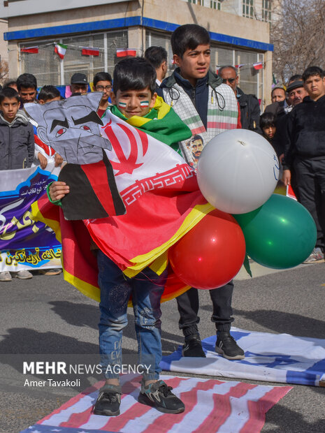 خروش مردم دارالاسلام تایباد در جشن پیروزی انقلاب اسلامی