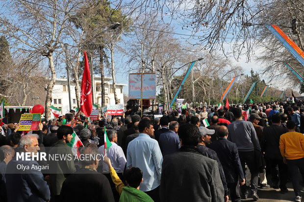حضور پرشور مردم گرگان در راهپمایی 22 بهمن
