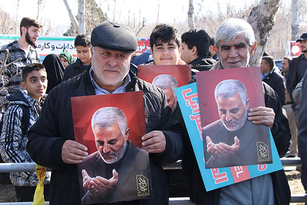 گامهای استوار البرزیها در جشن پیروزی انقلاب