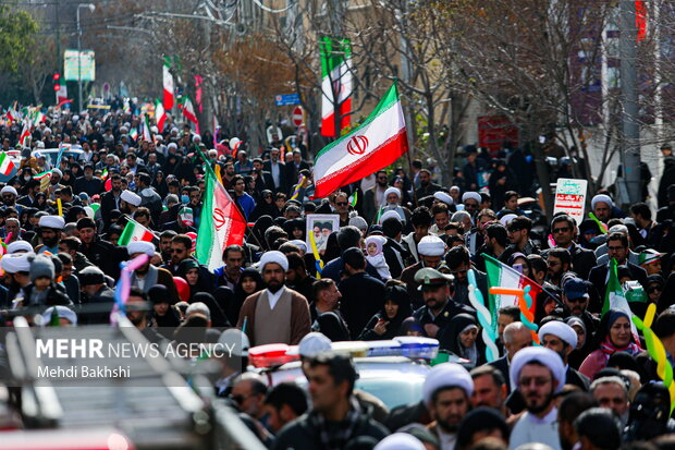 راهپیمایی مردم قم در ۲۲ بهمن