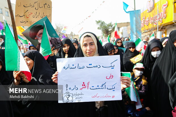 راهپیمایی مردم قم در ۲۲ بهمن