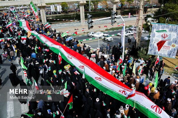 راهپیمایی مردم قم در ۲۲ بهمن
