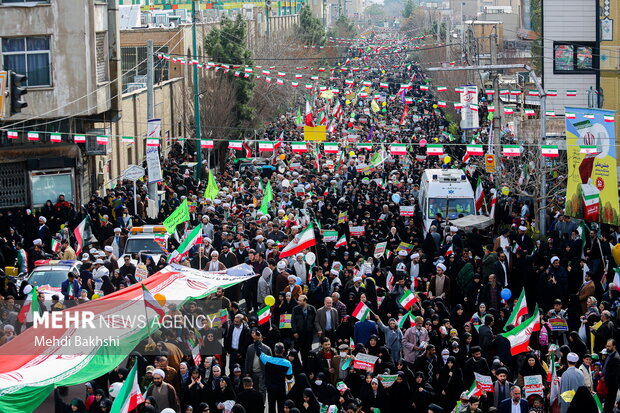 راهپیمایی مردم قم در ۲۲ بهمن