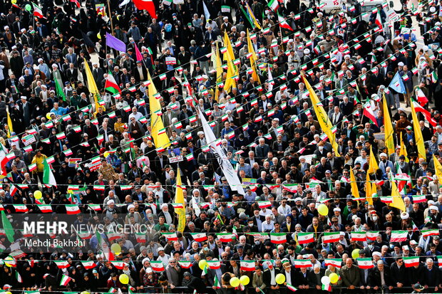 راهپیمایی مردم قم در ۲۲ بهمن