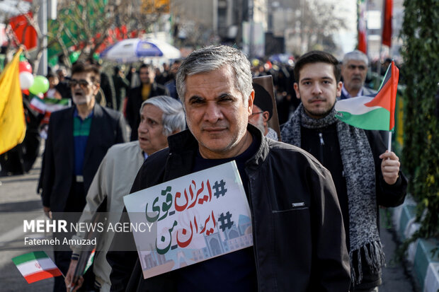 مراسم راهپیمایی چهل‌وپنجمین سالروز پیروزی شکوهمند انقلاب اسلامی ایران صبح امروز یکشنبه ۲۲ بهمن ۱۴۰۲ همزمان در تهران و سراسر کشور با حضور اقشار مختلف مردم برگزار شد