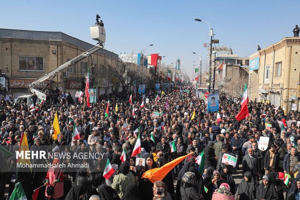 راهپیمایی ۲۲ بهمن در زنجان