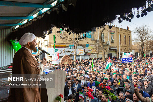 مراسم راهپیمایی ۲۲ بهمن در <a href='https://sayeb.ir/tag/%d9%86%db%8c%d8%b4%d8%a7%d8%a8%d9%88%d8%b1'>نیشابور</a>