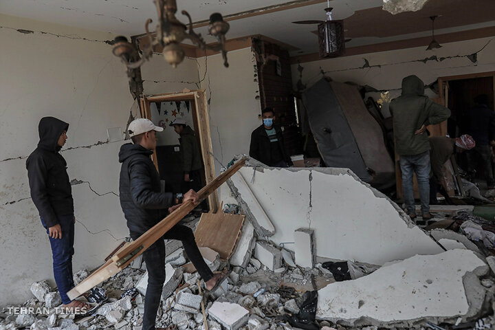 Israel bombs homes in central Gaza, killing several families