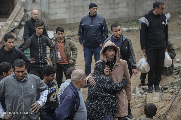 Israel bombs homes in central Gaza, killing several families