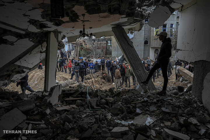 Israel bombs homes in central Gaza, killing several families