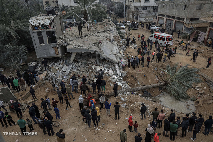 Israel bombs homes in central Gaza, killing several families