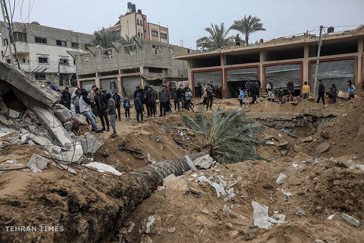 Israel bombs homes in central Gaza, killing several families