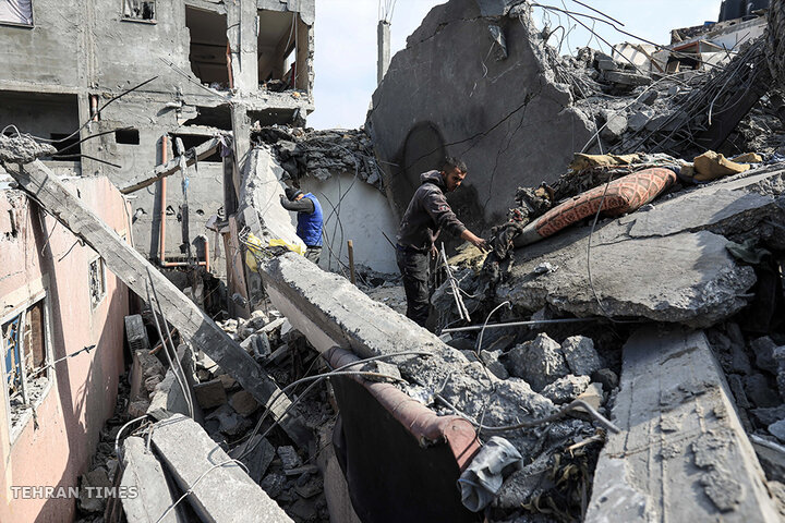 Israel bombs homes in central Gaza, killing several families