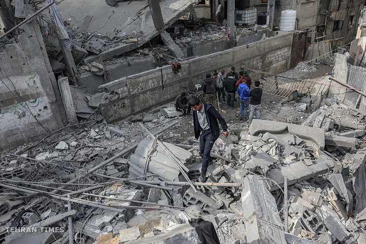 Israel bombs homes in central Gaza, killing several families